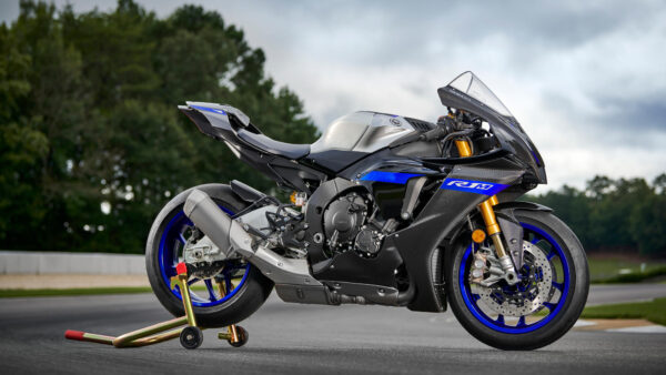 Yamaha YZF R1M Motorcykel model 2023